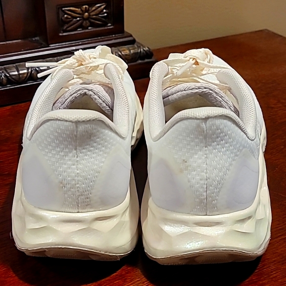 New Balance freshform sneakers iridescent womens 7 - Picture 3 of 6